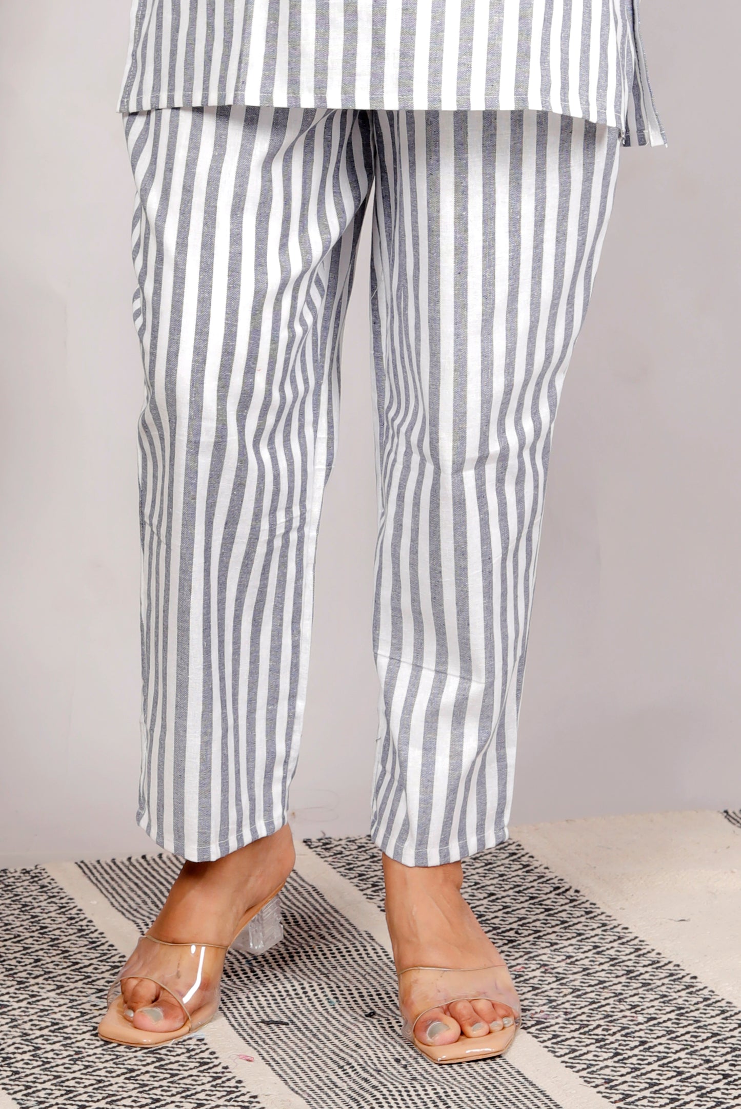 White Gray Strip Cord Set